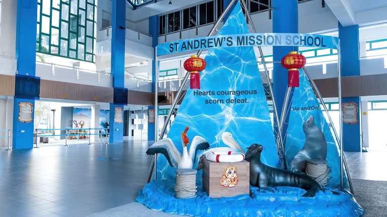 The school foyer, which contains a decorative piece. It features a set of sails with the school's name and motto, a pelican and a sea lion.