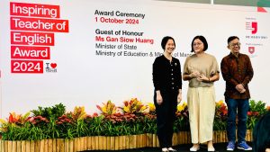 English Level Head, Ms Lydia Wang receiving the Inspiring Teacher of English Award 2024.